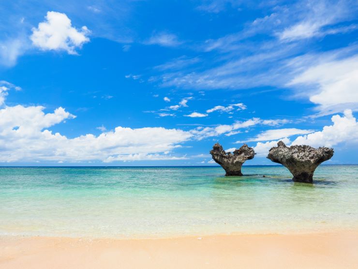 Heart Rock at Tinu Beach on Kouri Island